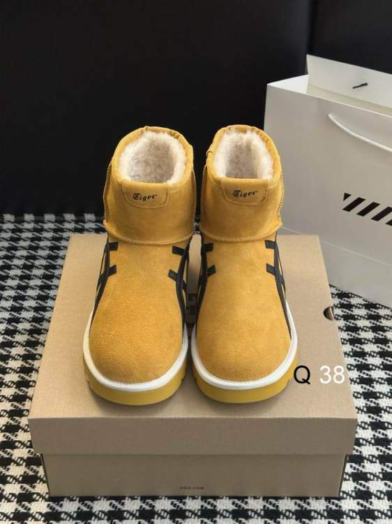 Picture of UGG Shoes _SKUUGGsz35-40LY113619748